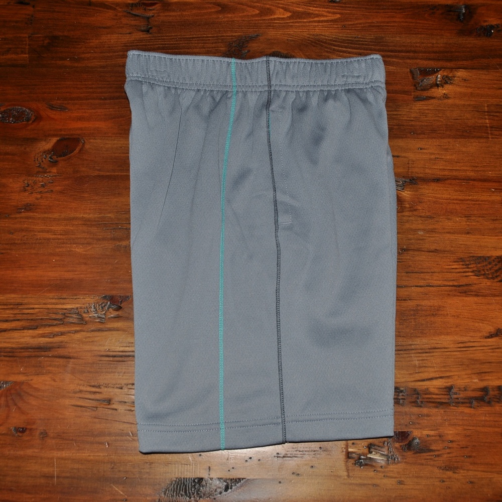 New CAT & JACK Boy's Gray Activewear Shorts - Picture 3 of 5